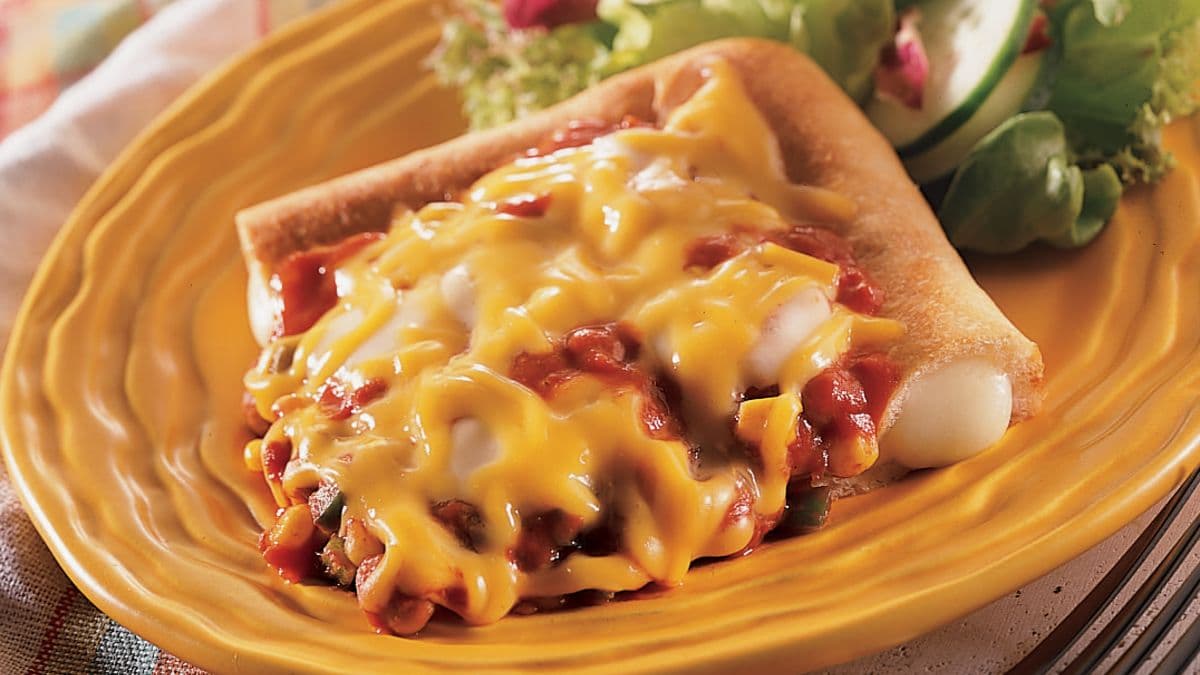 Cheese-Crust Chili Casserole